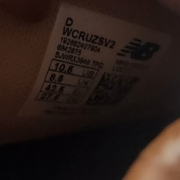 New Balance WCRUZSV2 Sneakers, size 10.5 - Picture 6 of 8
